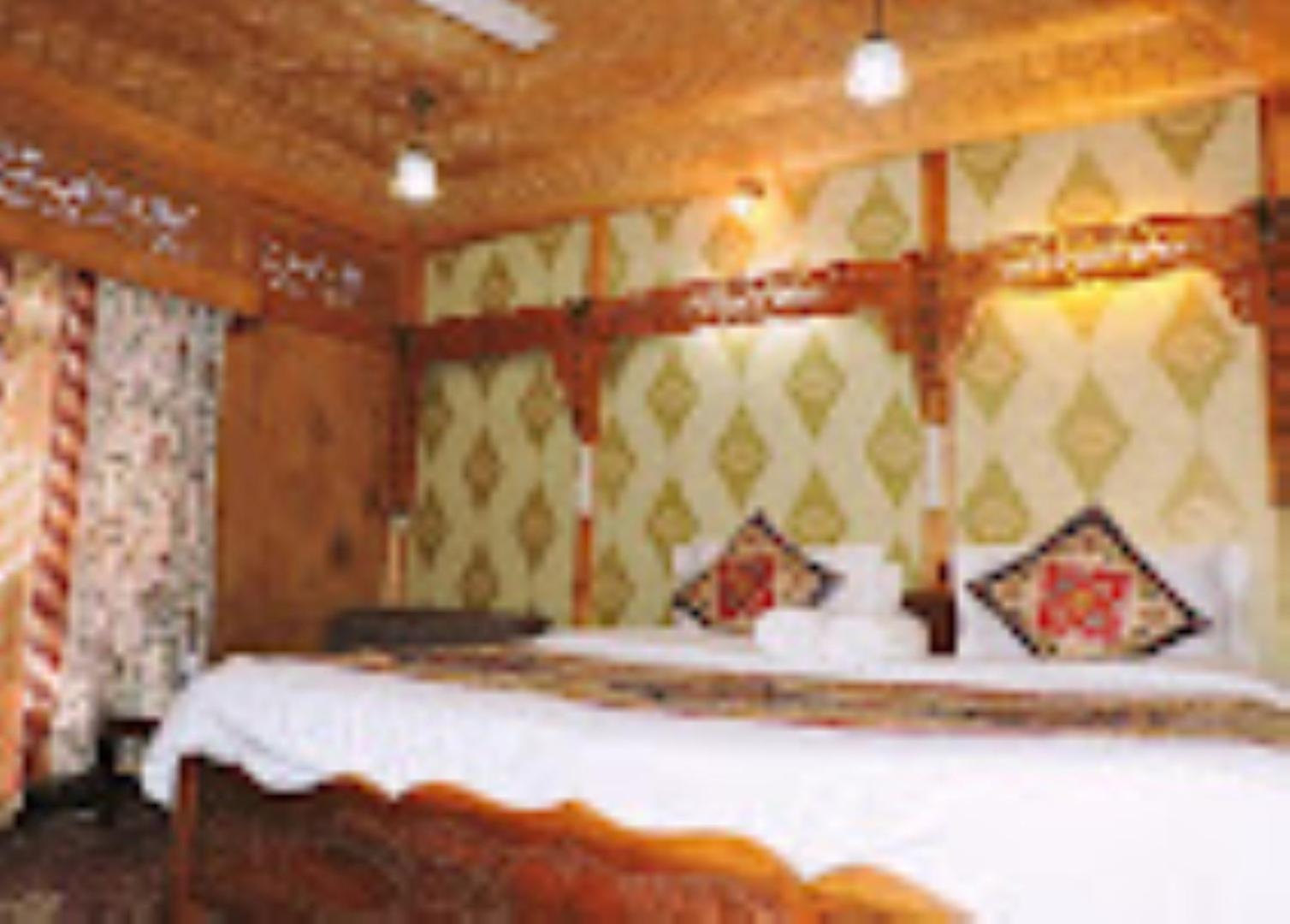 Young Bombay Premium Heritage Houseboat Srīnagar Exterior foto